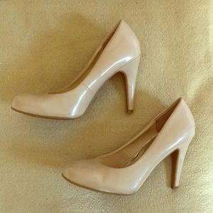 Nude Pumps